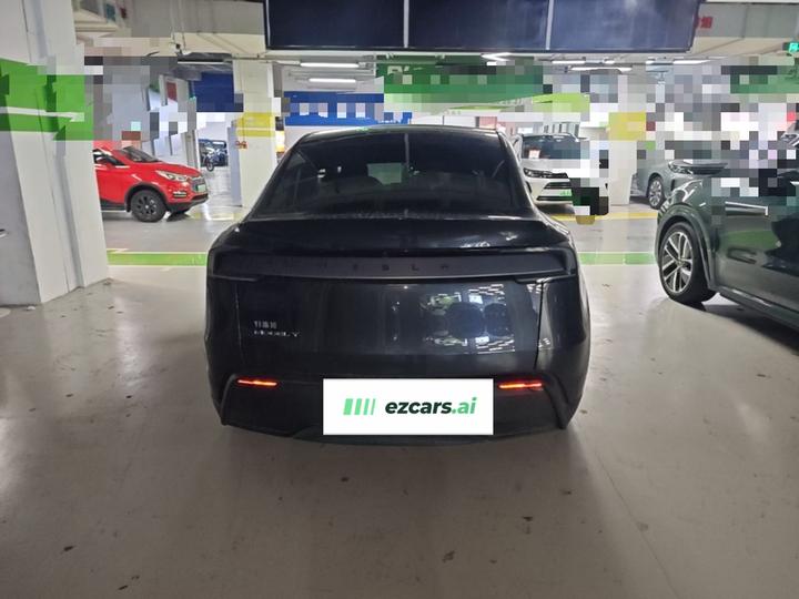 Model Y 2025 RWD photo 3