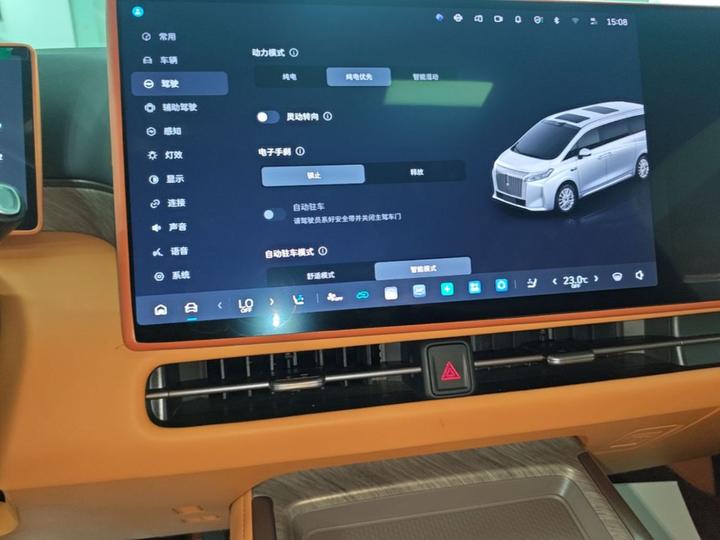 2025 AWD 8 photo 8