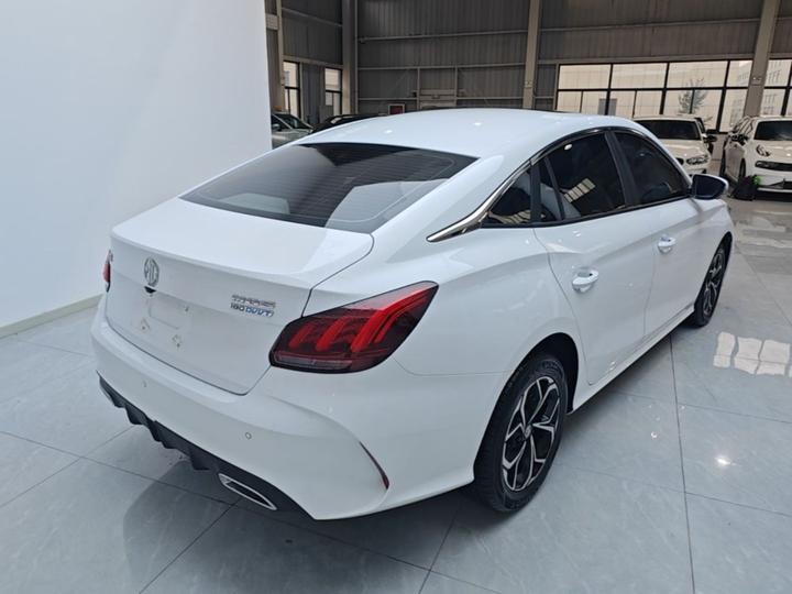 MG5 2023 180DVVT CVT Luxury photo 4