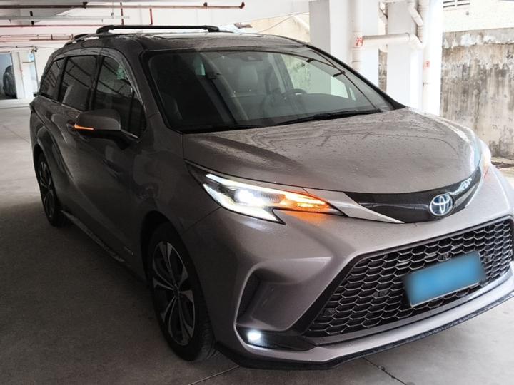 Granvia 2022 2.5L Hybrid Premium photo 3