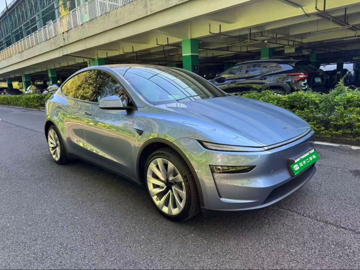 Model Y 2026 RWD photo 3