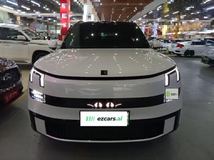 900 2025 2.0T Explorer 6-Seater photo 2