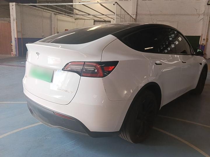 Model Y 2023 RWD photo 4