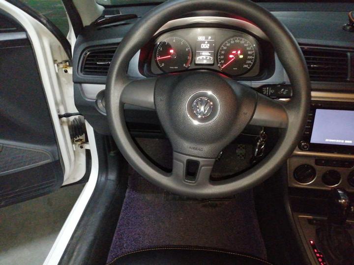 Lavida 2013 Facelift Classic 1.6L AT photo 3