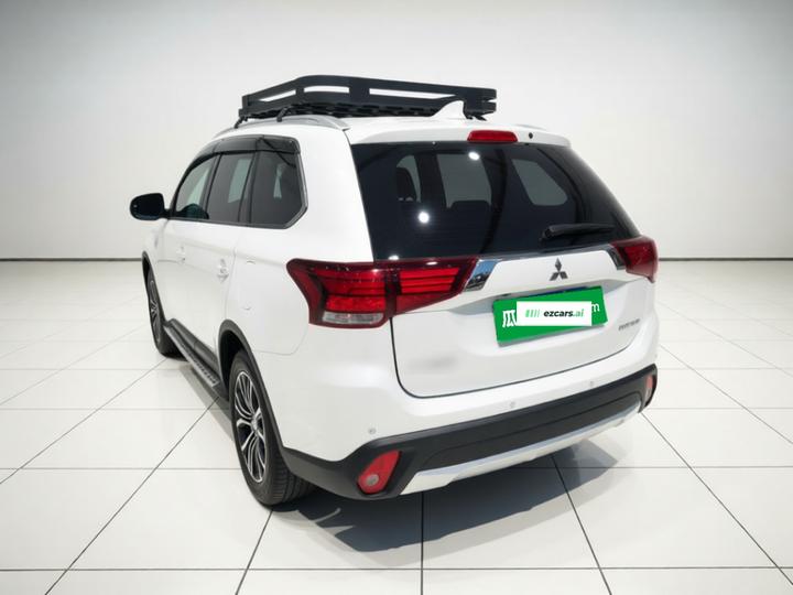 Outlander 2018 2.4L AWD Elite 5-Seater photo 4