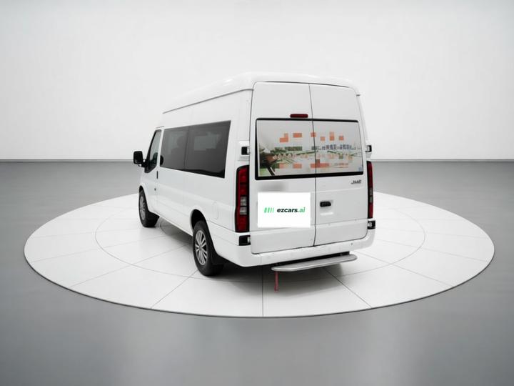 2022 2.0T MT Medium Wheelbase High Roof 6-7-Seater photo 4