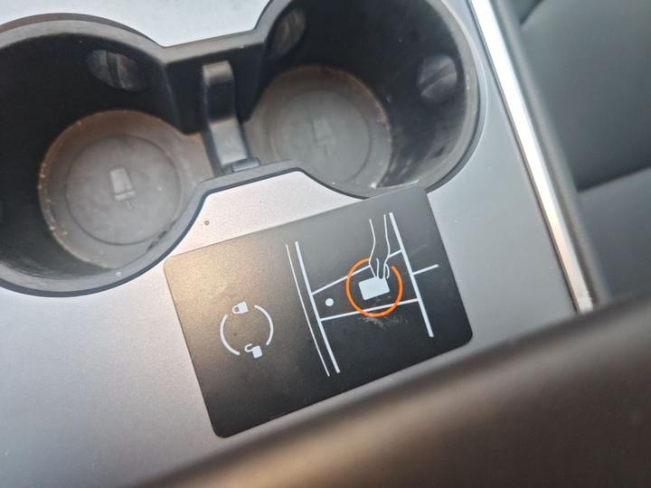 Model Y 2024 RWD photo 8