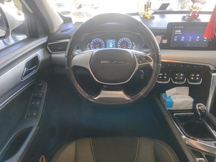 BAIC X3 2021 1.5T MT Honor photo 3