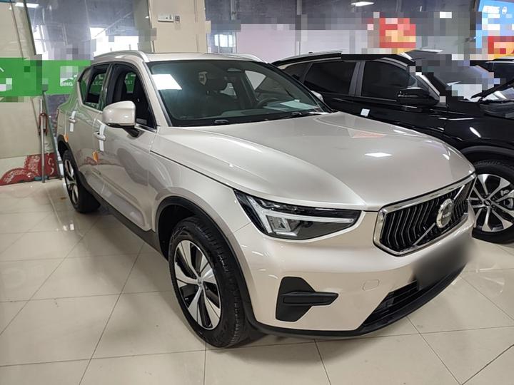 XC40 2023 B3 Luxury photo 3