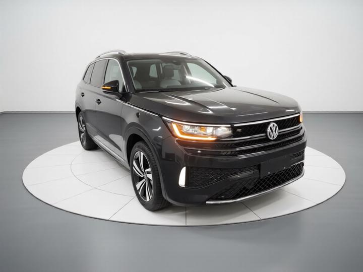 2024 380TSI AWD R-Line photo 3