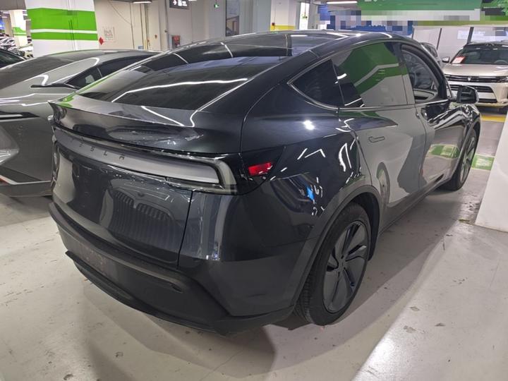 Model Y 2025 RWD photo 4