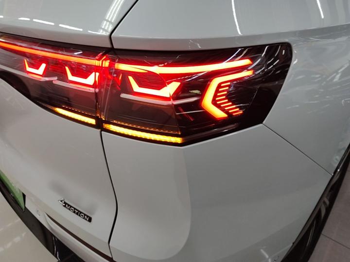 2023 380TSI AWD R-Line photo 7