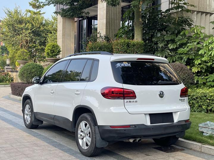 Tiguan 2015 1.8TSI AT RWD photo 4