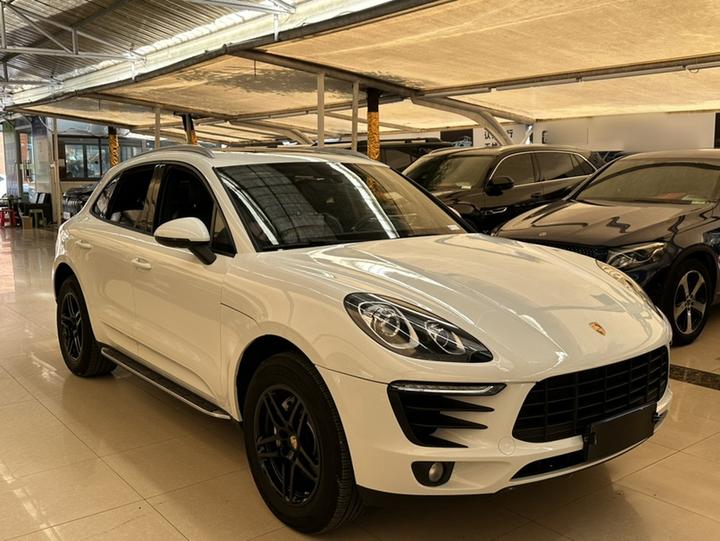 2017 Macan 2.0T photo 3