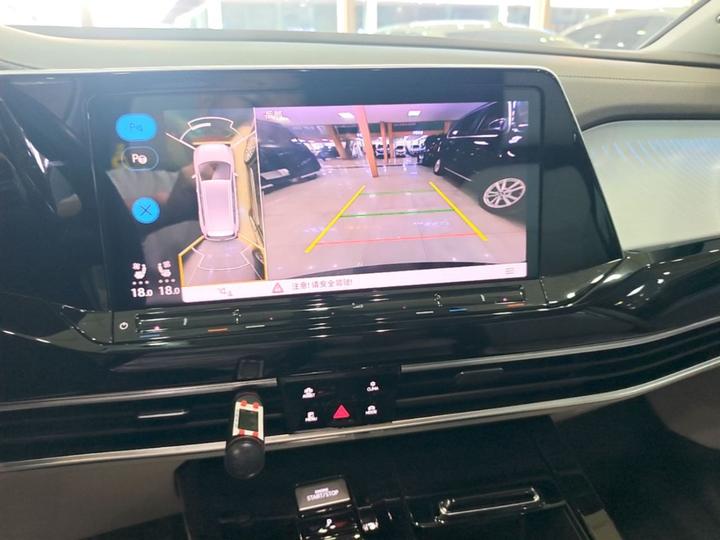 2021 530TSI AWD Flagship Pro photo 8