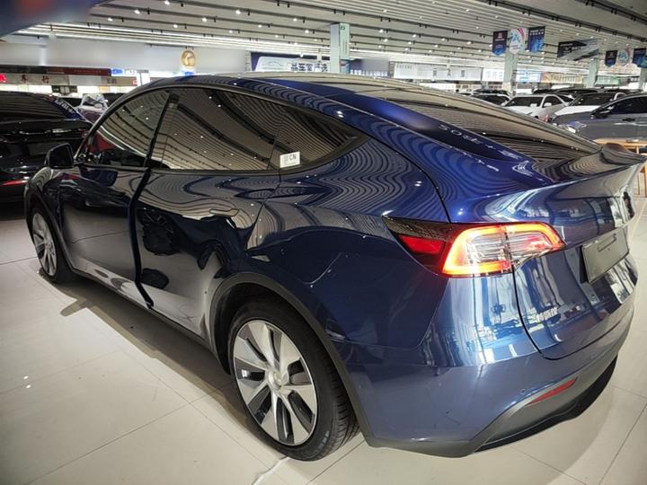 Model Y 2022 Facelift RWD photo 4