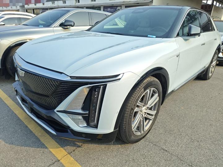 IQ 2022 RWD Long Range Luxury