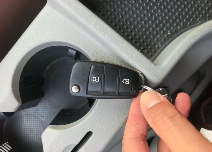 Refine M3 2016 1.6L Luxury Smart photo 8