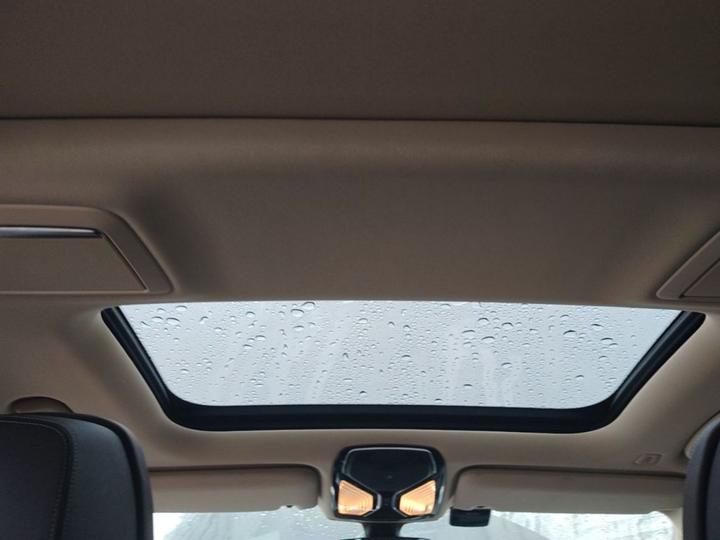 7 Series 2017 740Li Leading photo 8