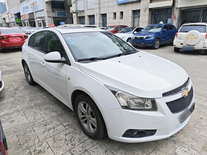 2013 Hatchback 1.6L AT Luxury photo 3