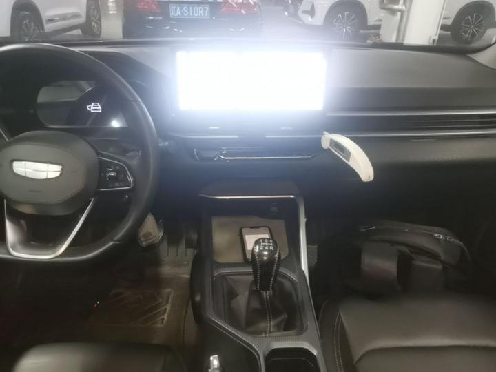 Emgrand 2025 4 1.5L MT photo 8