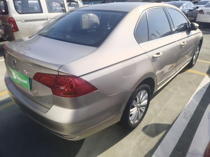 Bora 2017 1.6L AT Comfort photo 4
