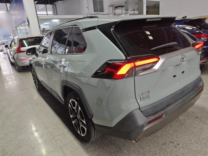 RAV4 2020 2.0L CVT AWD Premium photo 4