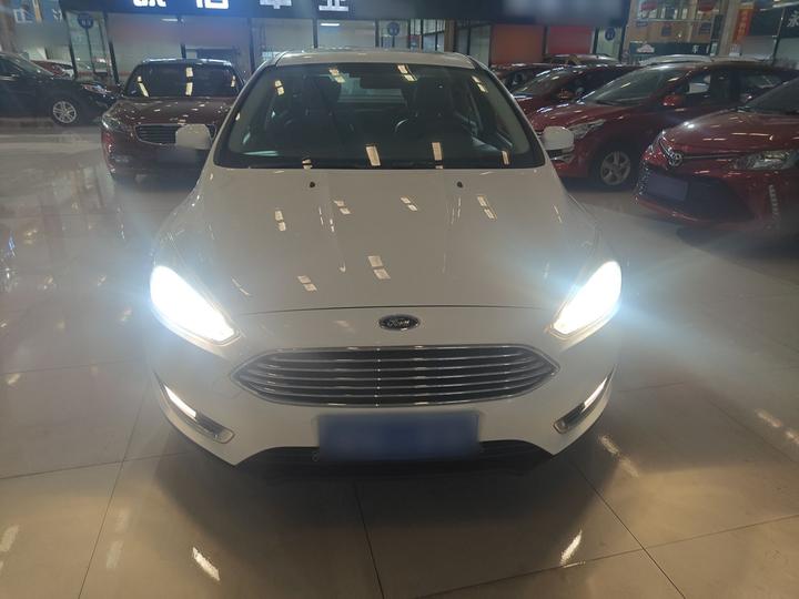 Focus 2017 Sedan 1.6L AT Fashion photo 2