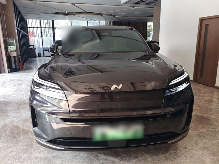 L90 2025 Ultra 6-Seater 85 photo 2