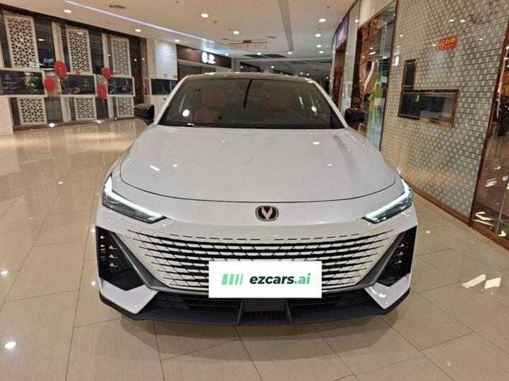 UNI-V 2022 1.5T Premium photo 2