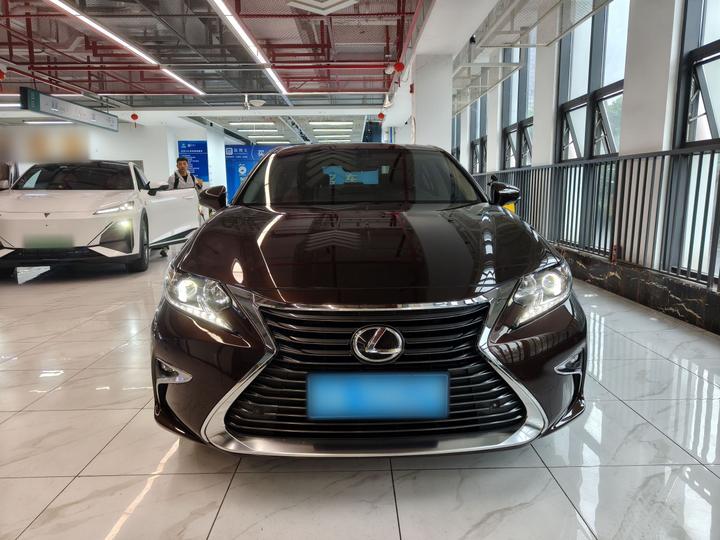 ES 2015 200 Elite photo 2