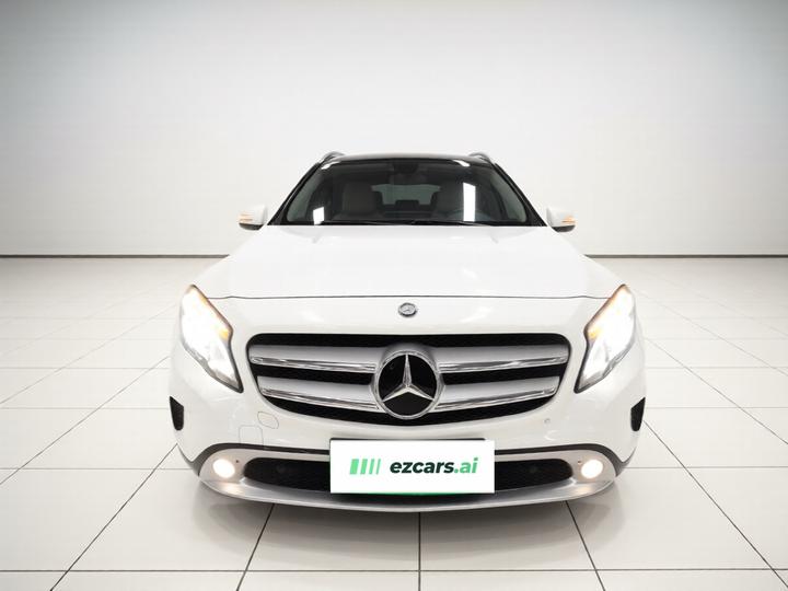 GLA 2015 GLA 220 4MATIC Luxury photo 2