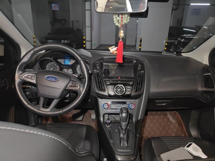 Focus 2015 Hatchback 1.6L AT photo 5