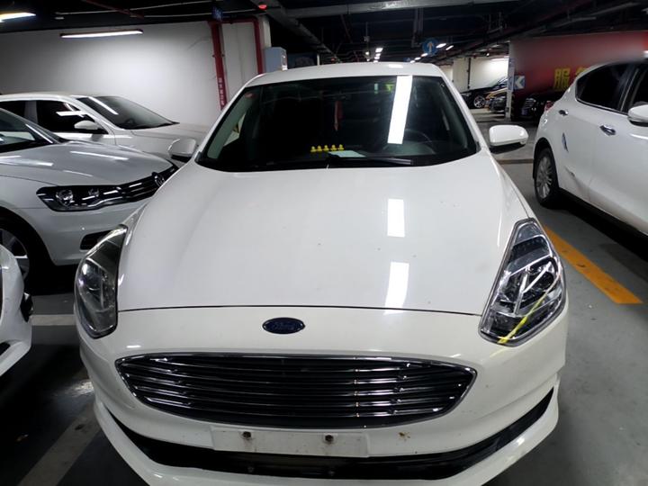 Escort 2019 1.5L MT photo 2
