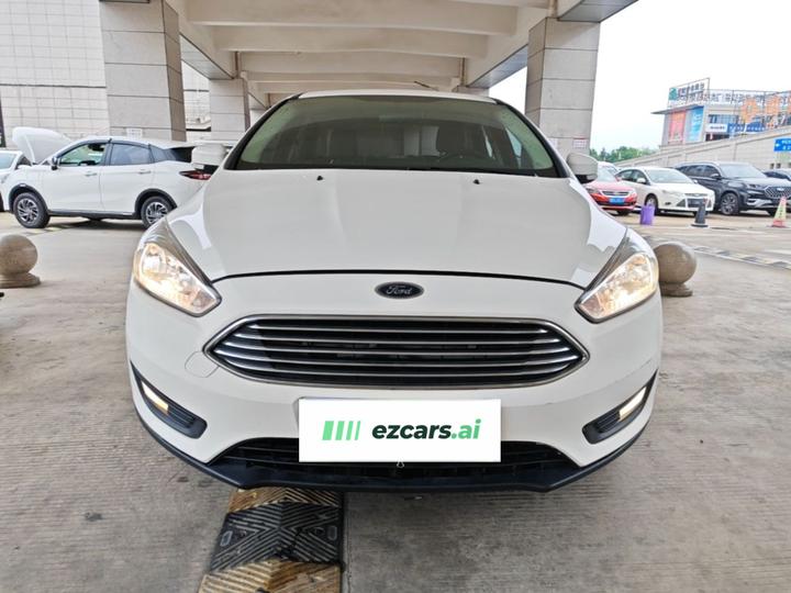 Focus 2015 Sedan 1.6L AT Comfort photo 2