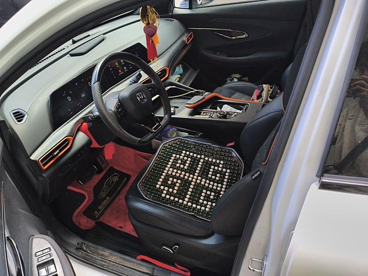 UNI-T 2022 1.5T Sport Premium photo 7