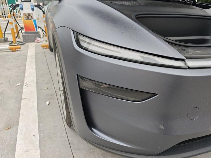 Model Y 2025 Long Range AWD Launch Edition photo 7