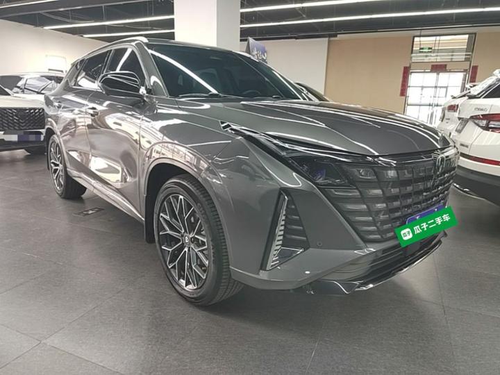 UNI-Z 2025 1.5T Premium photo 3