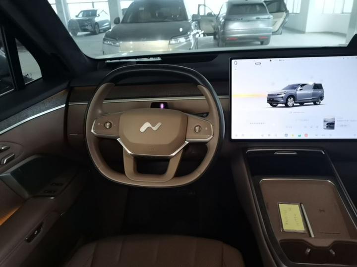 L90 2025 Max 6-Seater 60 photo 7
