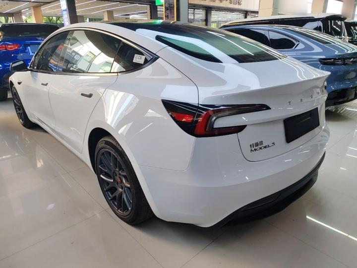 Model 3 2023 RWD photo 4