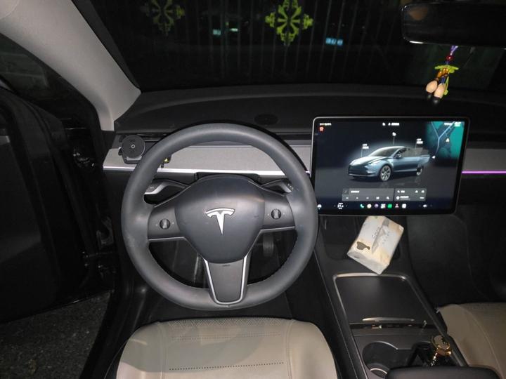 Model Y 2024 RWD photo 8
