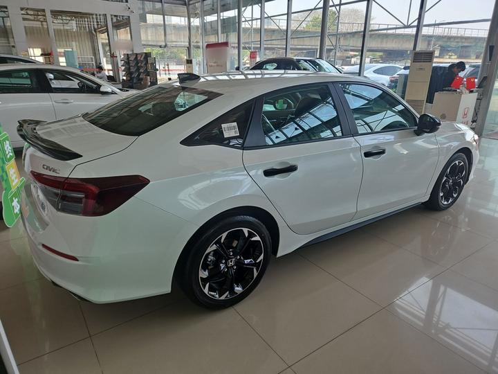 Civic 2025 180TURBO CVT photo 4