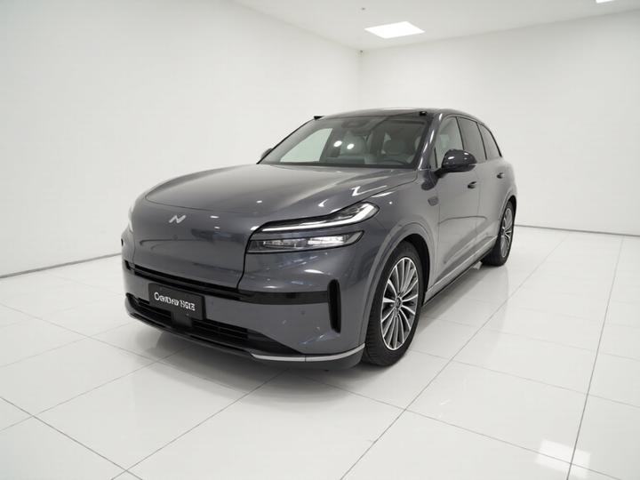 L90 2025 Ultra 6-Seater 60