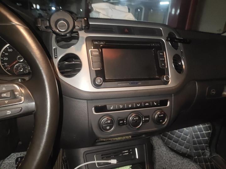 Tiguan 2015 1.8TSI AT RWD Luxury photo 5