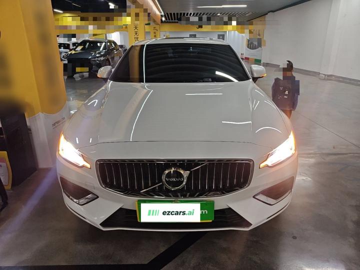 S60 2026 B4 Luxury photo 2