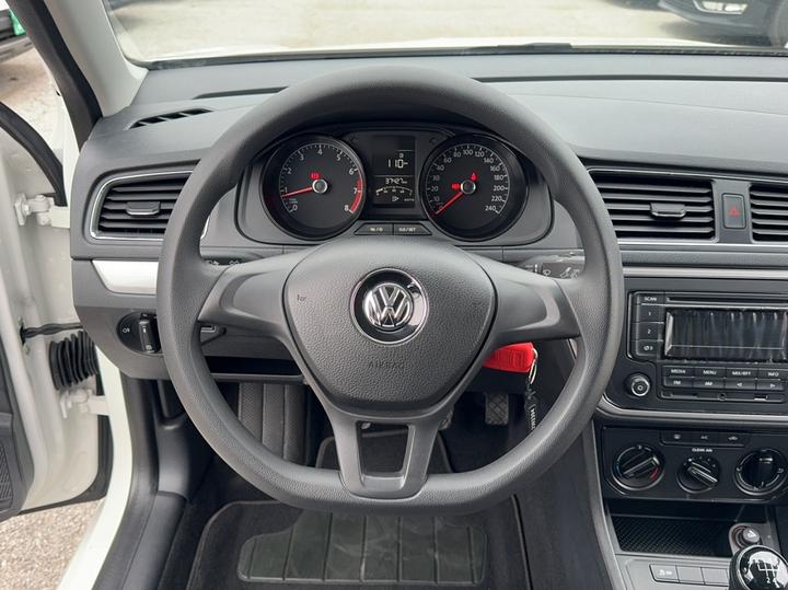 Lavida 2015 1.6L MT photo 3
