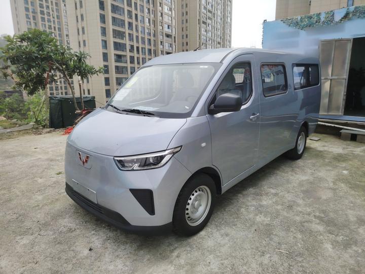Wuling 2024 300km Comfort Bus 75kW