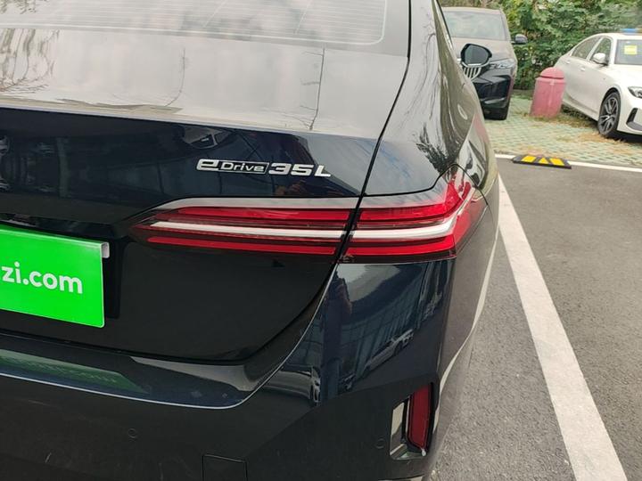 i5 2025 eDrive 35L M Sport Package photo 7