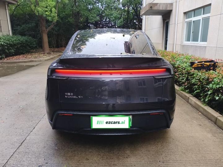 Model Y 2026 Long Range AWD photo 5