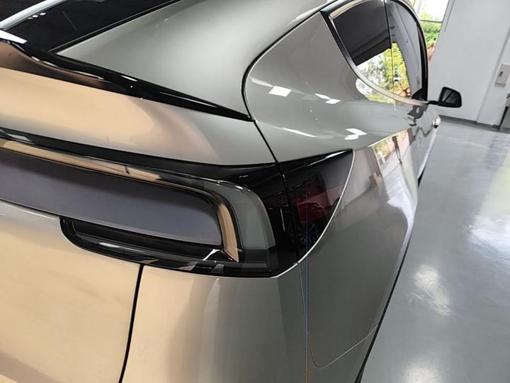 Model Y L 2025 Long Range AWD photo 7